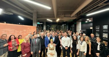 Në ditën e dytë të vizitës në Kanada, Veliaj takohet me komunitetin në Toronto: Krenarë për diasporën shqiptare