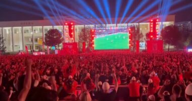 VIDEO/ Goli i Asanit elektrizon atmosfer&euml;n n&euml; sheshin &ldquo;Sk&euml;nderbej&rdquo;