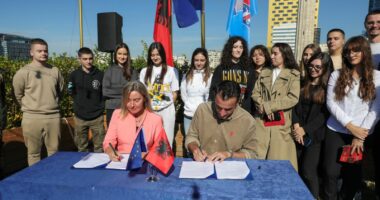 Veliaj dhe Mogherini nënshkruajnë marrëveshjen për Kolegjin Europian në Tiranë