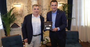 Veliaj pret nobelistin ruso-britanik në Fizikë: Bashkëpunim për sigurimin e bursave për shkencëtarët e rinj shqiptarë në Singapor