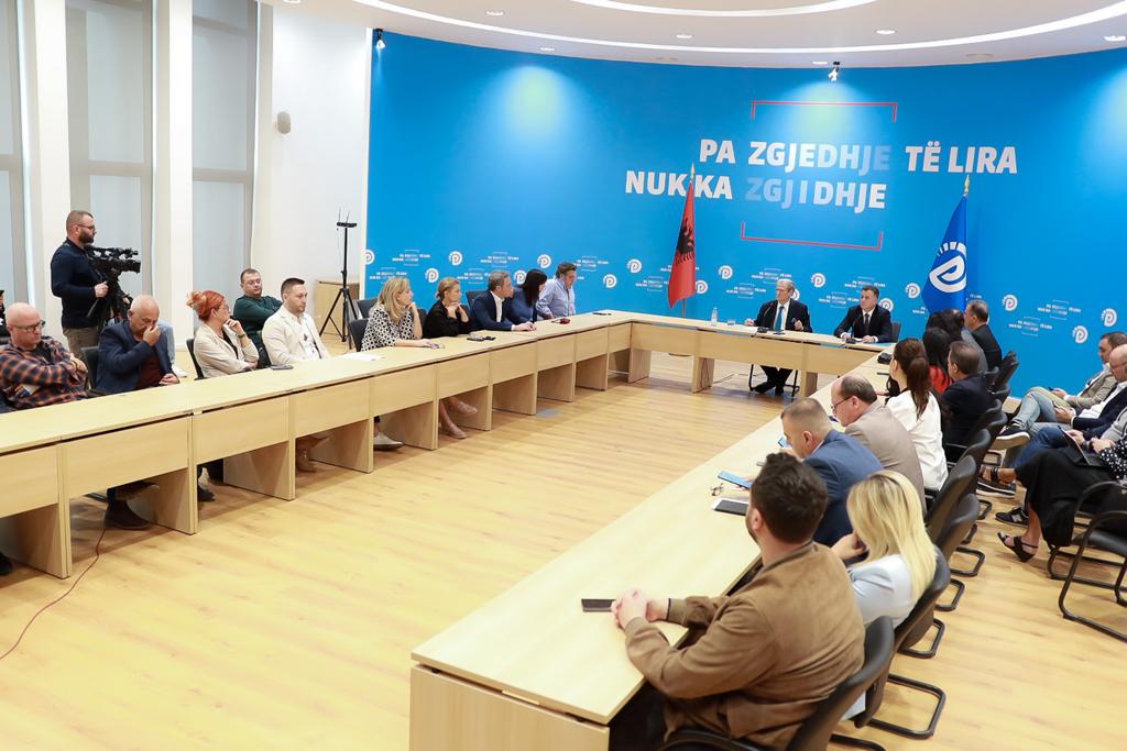 Pro “Abit”, kundër Ramës/ Berisha shpall mobilizim të përgjithshëm: Tani tur derë më derë