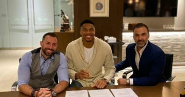 Pagë maksimale dhe rinovim kontrate, Antetokounmpo mbetet te Milwaukee Bucks