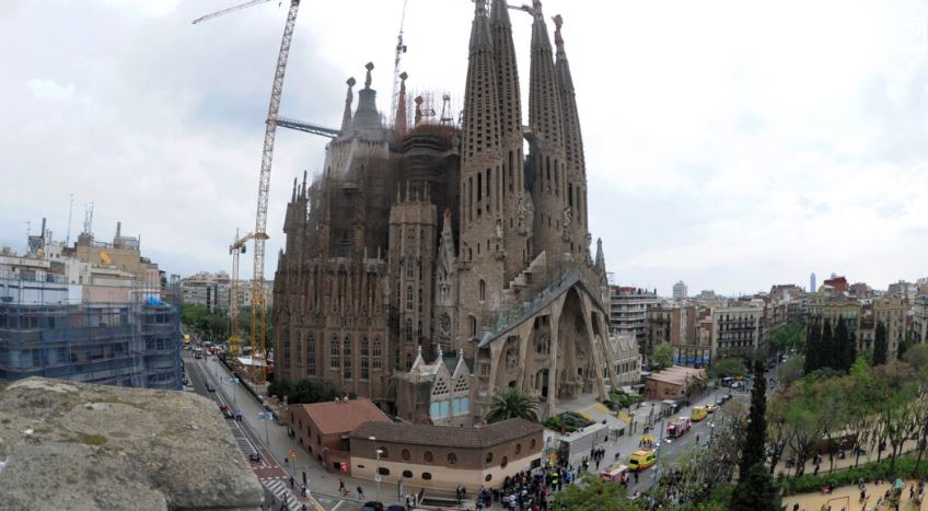 Pas më shumë se 140 vitesh, përfundojnë punimet në Sagrada Familia