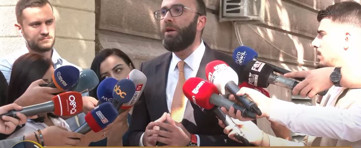 Basha “bashkon” PD, tryeza mbledh gjithë grupet e deputetëve rivalë me kryetarin zyrtar