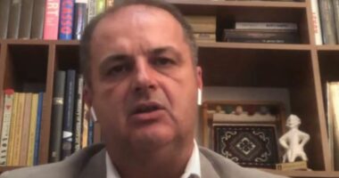 Deputeti shqiptar i dorëhequr në Malin e Zi: Nuk kam votuar për rrëzimin e Abazoviç