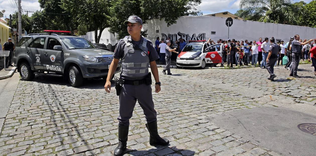 Brazil/ Gangsterët e Rio de Zhaneiros djegin 35 autobusë pas vrasjes së një bosi krimi