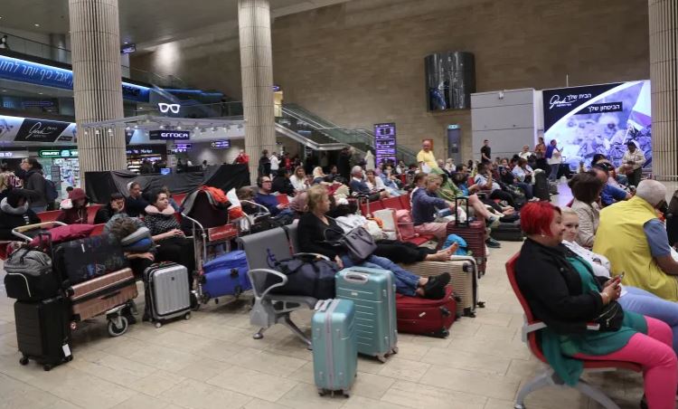 Linjat e mëdha ajrore ndërkombëtare pezullojnë fluturimet drejt Izraelit në mes të luftës në Gaza