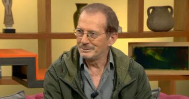 Rrëfehet artisti që theu tabutë e kohës, Çlirim Denaj: Ndërrova titullin e këngës se nuk ma pranuan në Festival