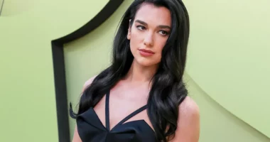 FOTO/ Dua Lipa ndryshon ‘look’, kthehet në bionde