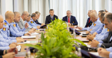 Prag ndeshje Shqipëri-Çeki/ Presidenti Duka, takim me Ministrin e Brendshëm, Balla dhe drejtuesit e Policisë: Të festojmë pa incidente