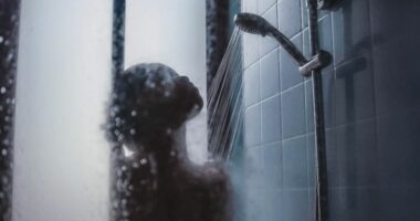 Pjesa e trupit që duhet ta lani më shpesh, sipas një dermatologu