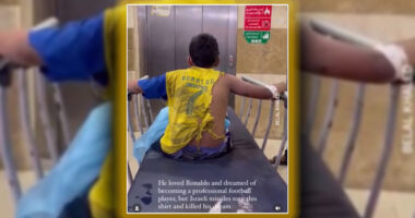 VIDEO/ Pamje rrëqethëse, me bluzën e CR7 të veshur dhe me ëndrra të mëdha, djaloshi preket nga bombardimet në Gaza