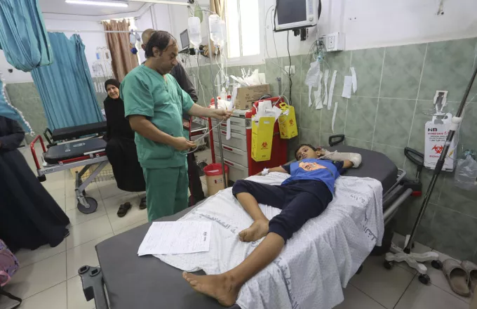 Mjekët rrëfejnë tmerrin në Gaza: Fëmijët po operohen pa anestezi