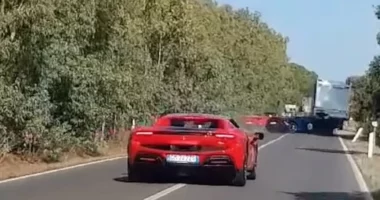 Turneu i supermakinave në Sardenja/ Ferrari përplaset me Lamborghinin, humbin jetën 2 persona