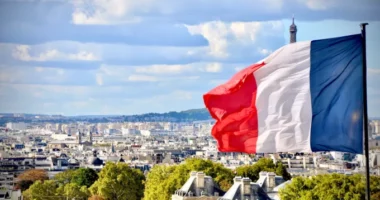 Franca synon ndalimin e rrjeteve sociale për të miturit para fillimit të vitit të ri shkollor