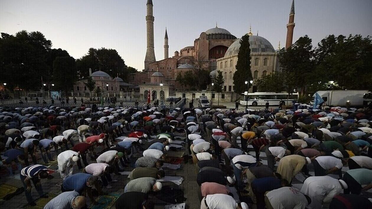 Nga viti i ri ‘Hagia Sophia’ do të jetë me biletë për turistët, hyrja falas vetëm për turqit