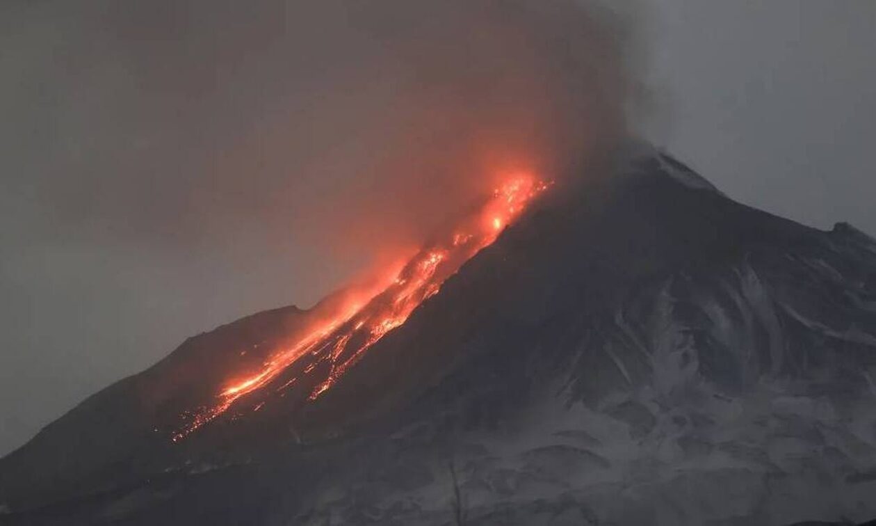 Shpërthen vullkani Kamçatka, nxjerr hi deri në 10 km mbi nivelin e detit