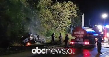 VIDEO/ Merr flakë në lëvizje “BMW-ja” në aksin Fier-Patos, lëndohen drejtuesi dhe pasagjeri