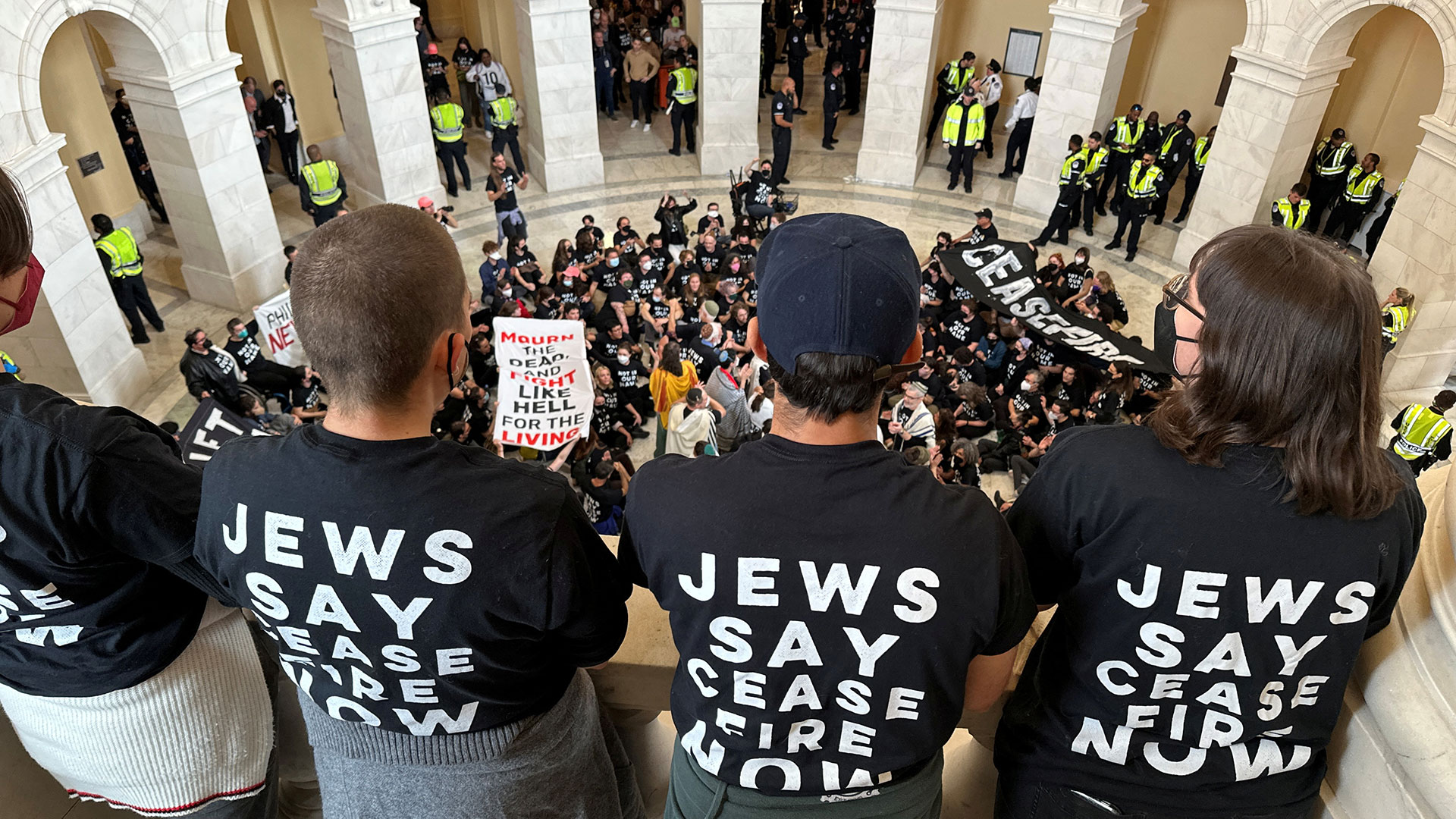 SHBA/ Qindra njerëz protestojnë në Kapitol për ndalimin e luftës në Gaza