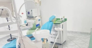 Vdekja e 3-vjeçarit në Tiranë/ Reagon klinika dentare: Djali ka dalë nga klinika i zgjuar në krahët e babait të tij