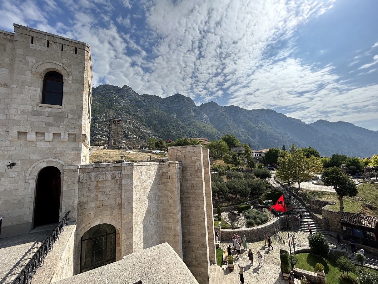 “Il Giornale”: Zbuloni Shqipërinë, mes kështjellave dhe vendeve arkeologjike