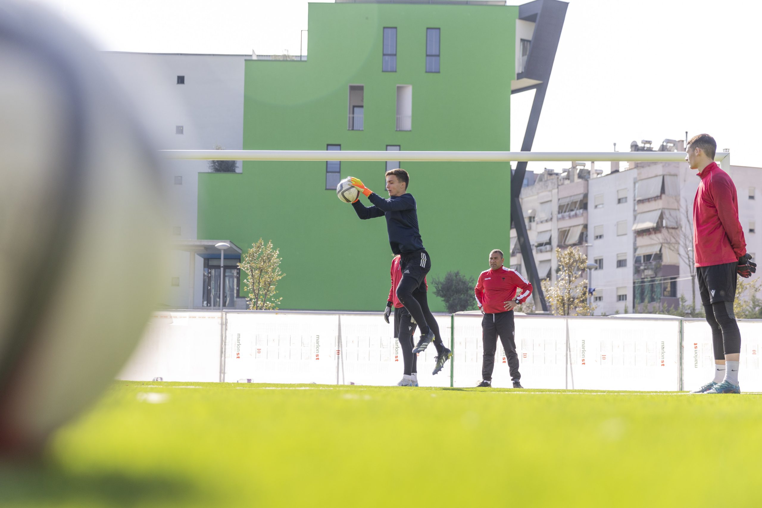 Goalkeeping seminar/ Eksperti i njohur italian leksion me trajnerët e portierëve shqiptarë