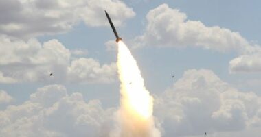 Rusia teston fuqinë e saj bërthamore, nis sulmet nga toka, deti dhe ajri