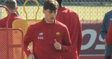 Kumbulla pran&euml; rikthimit, &ldquo;legjionari&rdquo; i bashkohet &ldquo;verdhekuqve&rdquo; n&euml; st&euml;rvitje