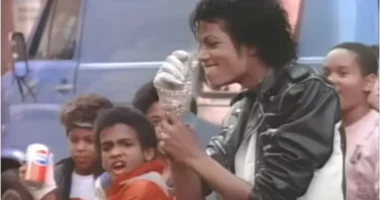 Del në ankand xhaketa që ka veshur Michael Jackson në reklamën e ‘Pepsi’