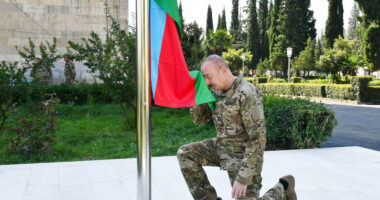 Presidenti Azerbajxhanit ngre flamurin azer në Nagorno-Karabakh