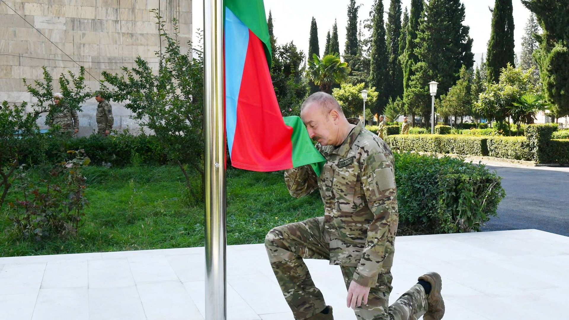 Presidenti Azerbajxhanit ngre flamurin azer në Nagorno-Karabakh