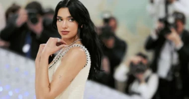 Dua Lipa ndryshon pamje