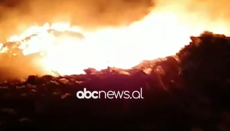 VIDEO/ Zjarr në pikën e grumbullimit të mbetjeve në Vlorë, era favorizon përhapjen e flakëve