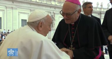 Imzot Angelo Massafra takohet me Papa Françeskun në Vatikan