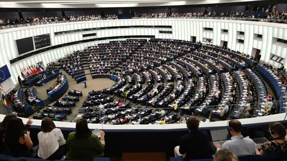 Parlamenti Evropian, disa eurodeputetë kërkojnë sanksionimin e Serbisë për dhunën në Kosovë
