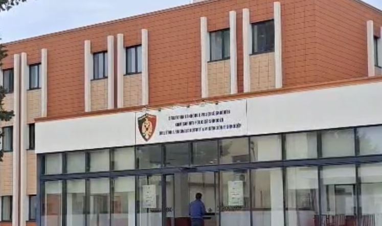 Dhunoi babanë e vëllanë dhe kundërshtoi efektivët gjatë shoqërimit, arrestohet 26-vjeçari në Shkodër