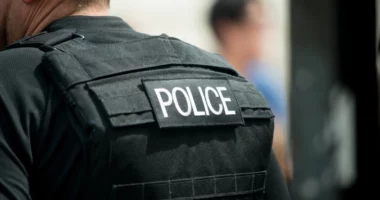 Trafikonin emigrantë me kamionë drejt Mbretërisë së Bashkuar, dënohen tre shqiptarët (EMRAT)