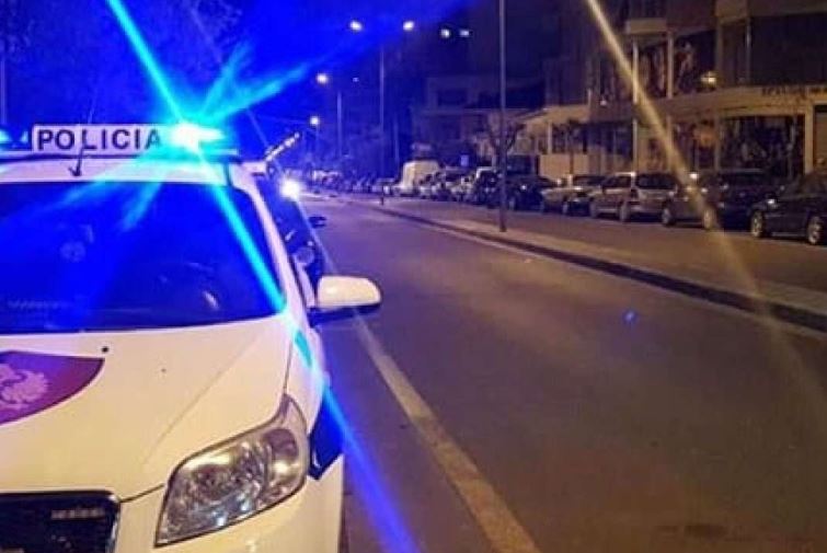 Pas sherrit goditi me thikë 27-vjeçarin, arrestohet autori në Elbasan