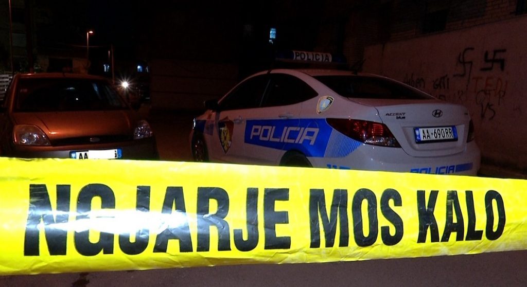 Furgoni del nga rruga në Tepelenë  dyshohet për një viktimë