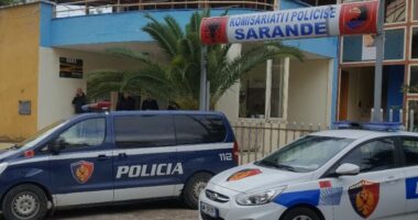 Po ndërtonin pa leje në plazh/ Aksion në Sarandë, tetë të arrestuar! Në kërkim investitorja