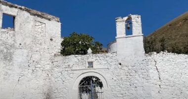 “Manastiri i mrekullive”/ Banorët në Piqeras: Njerëzit kanë shkuar të sëmurë dhe kanë dalë të shëruar