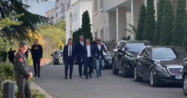 Rama thërret “besnikët” / Takim në kryeministri me grup të ngushtë ministrash e deputetësh