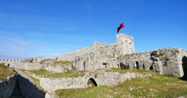 Po vizitonte kalanë e Rozafës/ Humb jetën turisti slloven, u rrëzua aksidentalisht