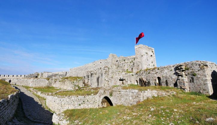 Po vizitonte kalanë e Rozafës/ Humb jetën turisti slloven, u rrëzua aksidentalisht