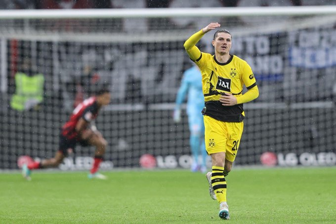 VIDEO/ Sfidë emocionuese dhe me gola, Frankfurt dhe Dortmund ndahen në barazim