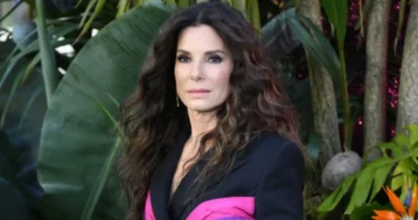 Sandra Bullock del për herë të parë publikisht që nga vdekja e partnerit të saj