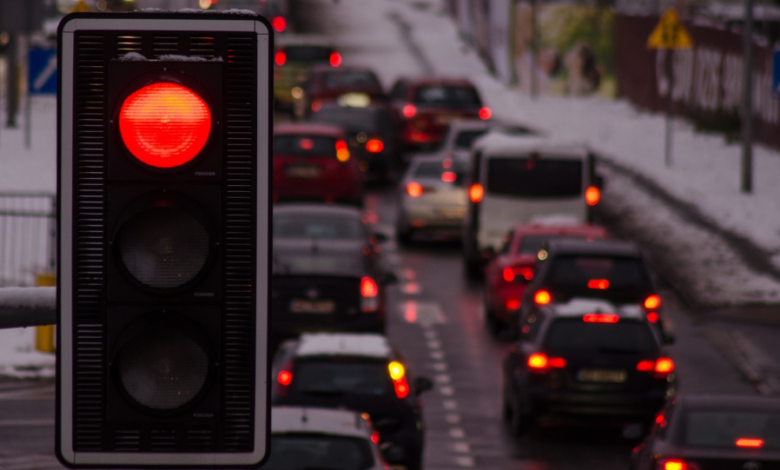 Në Japoni do të testohet karikimi i makinave elektrike në semafor