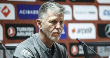 Rrezikohet “stoli” i Silhavy, tekniku çek “justifikon” veten: Një humbje me 10 lojtarë është e pranueshme