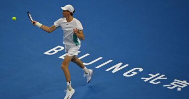 Sinner triumfon në finalen e Kinës, tenisti italian mposht rusin Medvedev