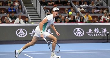 “Makthi” i Alcaraz, Jannik Sinner siguron finalet e turneut në Kinë